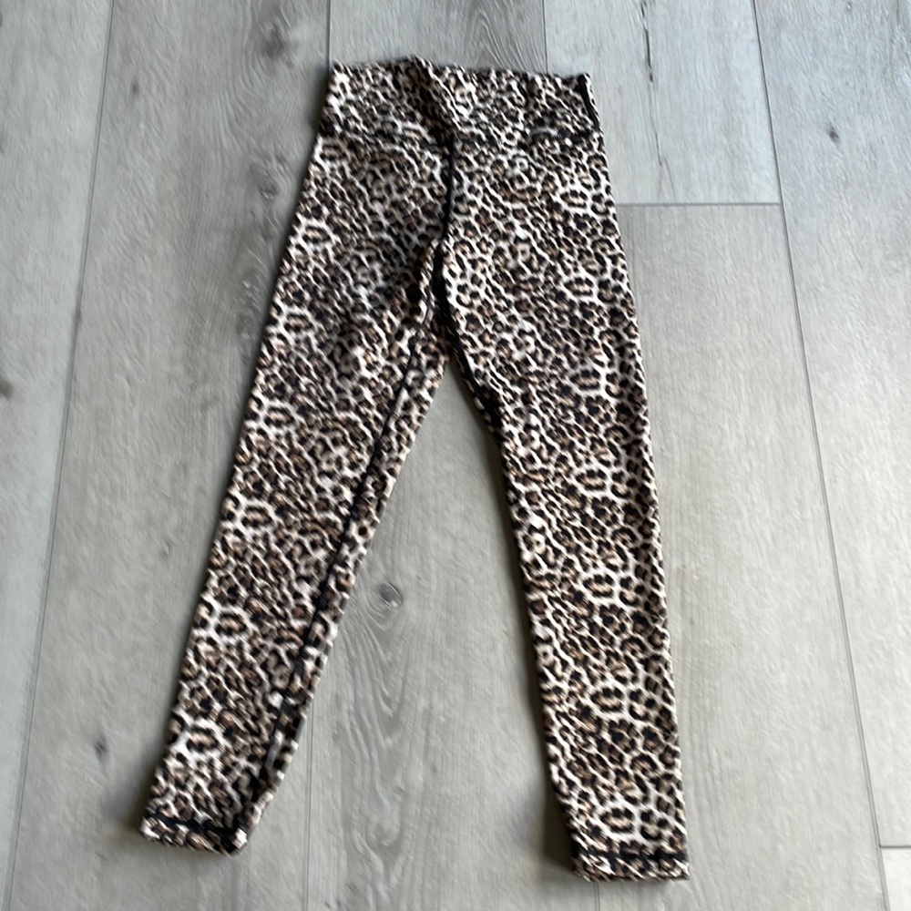 Zyia active Leopard scrunchy leggings